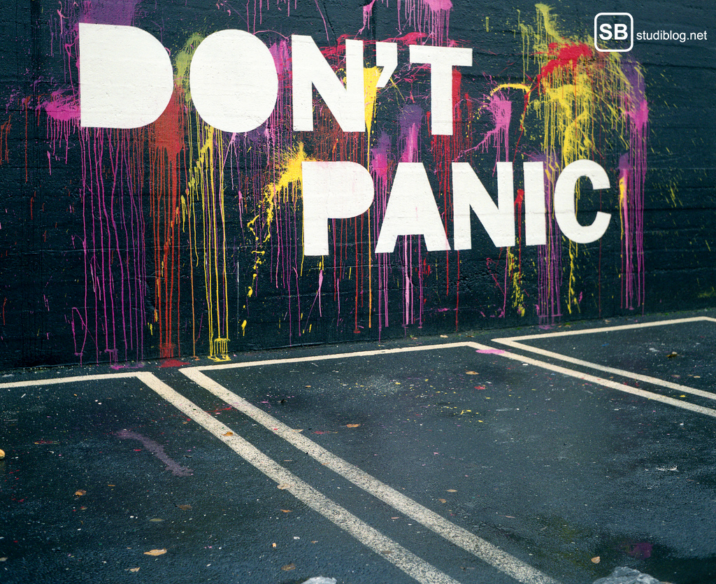 Optimist: Graffiti "Don't panic"